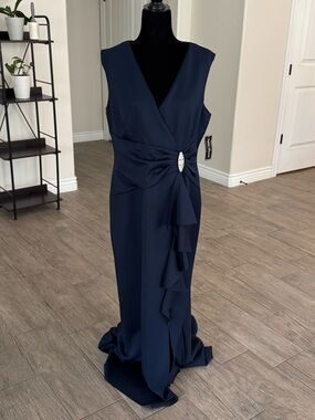 NWT Floor-Length Gown Navy Size 16
